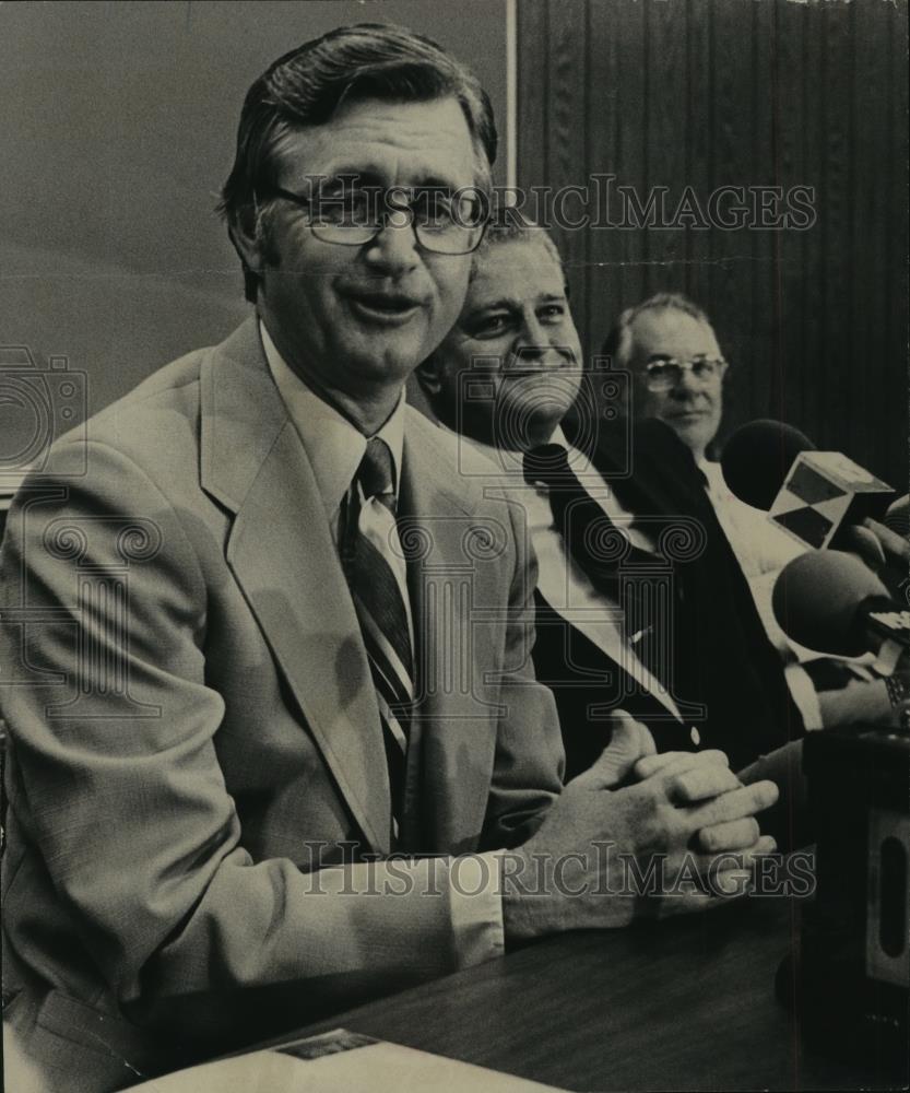 1977 Press Photo Bartow, Hill and Camp of University Of Alabama - Birmingham - Historic Images