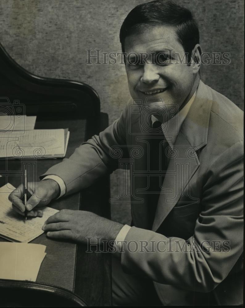 1978 Press Photo Alabama-High School, Ed Donahoo at his desk. - abns01133 - Historic Images