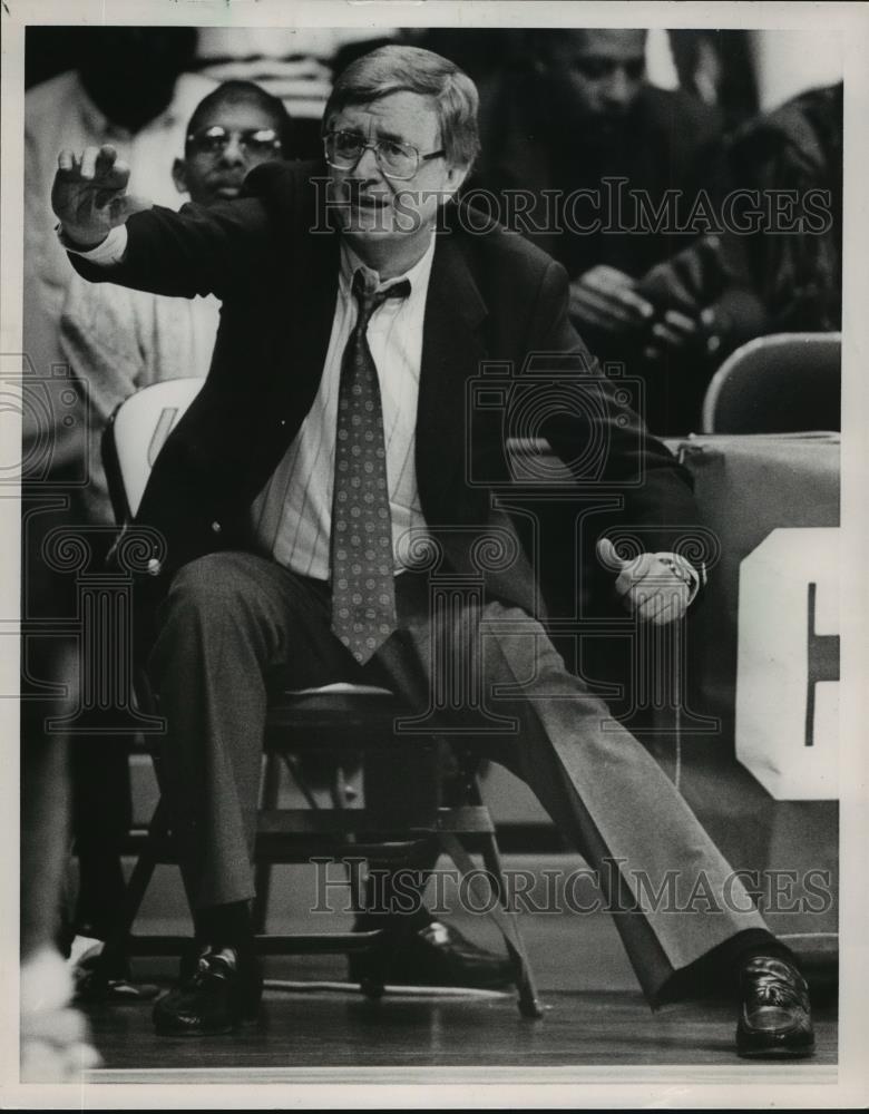 1990 Press Photo University of Alabama Birmingham basketball Gene Bartow. - Historic Images