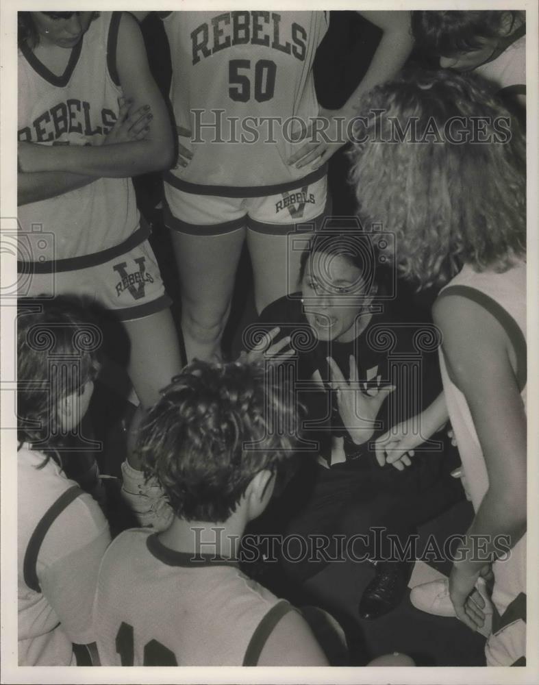 1987 Press Photo Vestavia Hills Fran Braasch And Her Girls Basketball Team - Historic Images