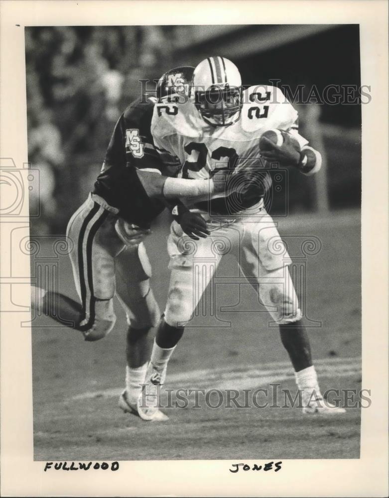 1986 Press Photo Alabama-Miss. State&#39;s Jones tackles Auburn&#39;s #22 Fullwood. - Historic Images