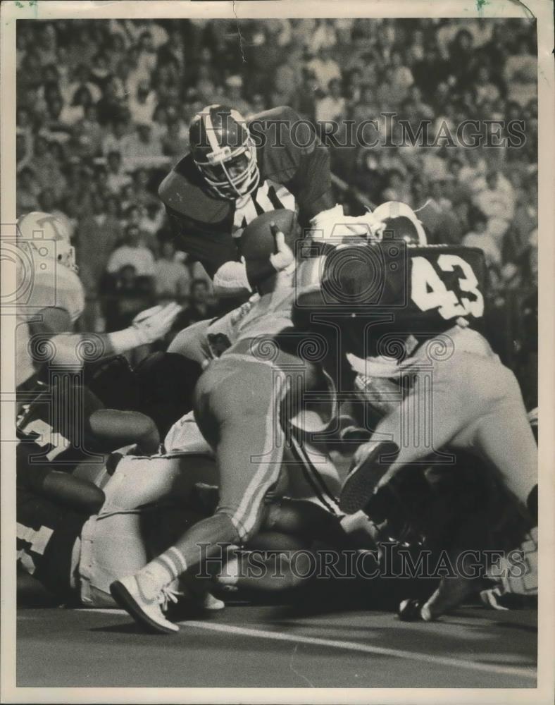Press Photo Alabama vs Tennessee football- Alabama #40 goes for first touchdown - Historic Images