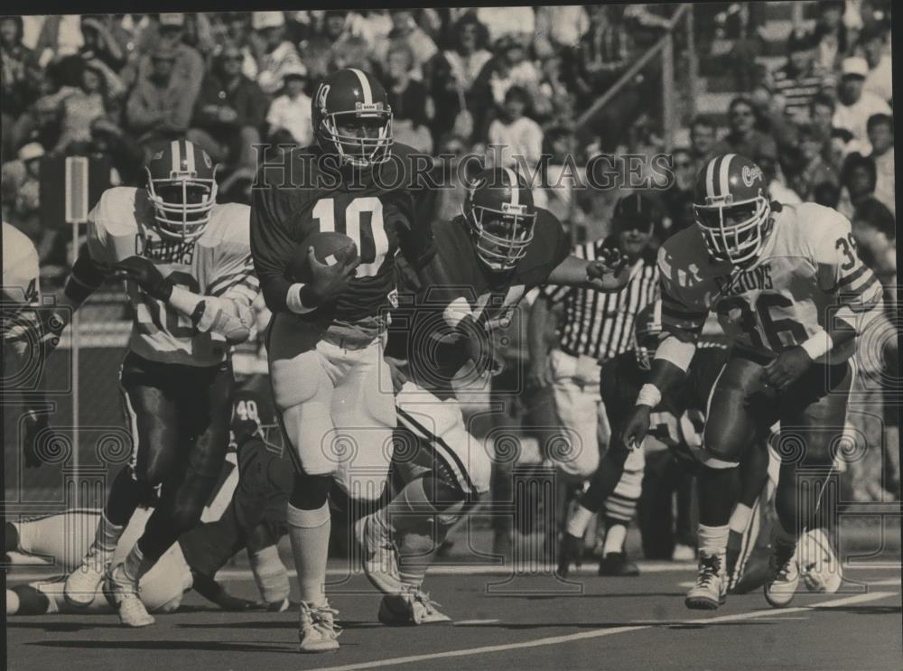 1987 Press Photo Alabama-#10 Vince Sutton runs up the middle against the Cajuns. - Historic Images