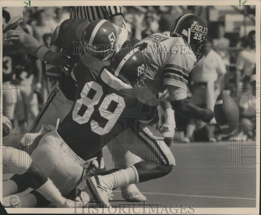 1987 Press Photo Southern Mississippi&#39;s Anderson Fumbles Against Alabama Defense - Historic Images