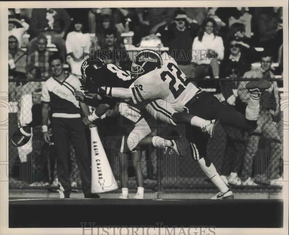 1987 Press Photo Alabama #82 Clay Whitehurst tackled by SWL #22 Dwight Willis. - Historic Images