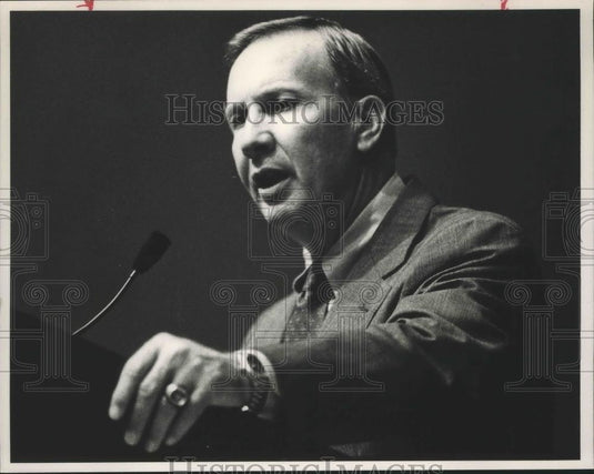 1989 Press Photo Alabama-Auburn Pat Dye speaks to Quarterback Club Monday. - Historic Images