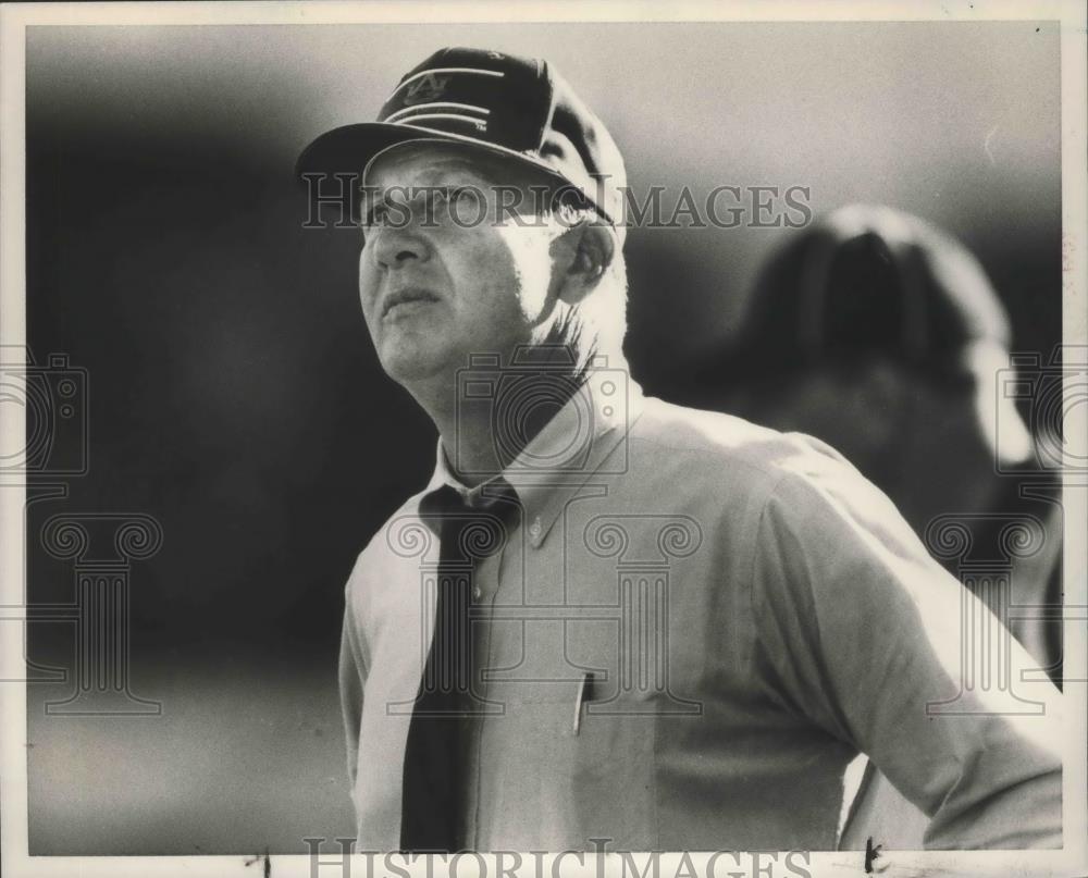 1990 Press Photo Alabama-Auburn football Pat Dye near end Miss. State game - Historic Images