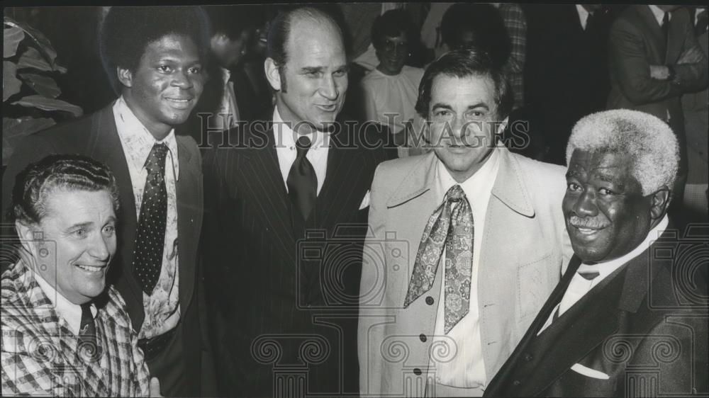 1977 Press Photo Alabama-Basketball-Tip-Off honorees. - abns01943 - Historic Images