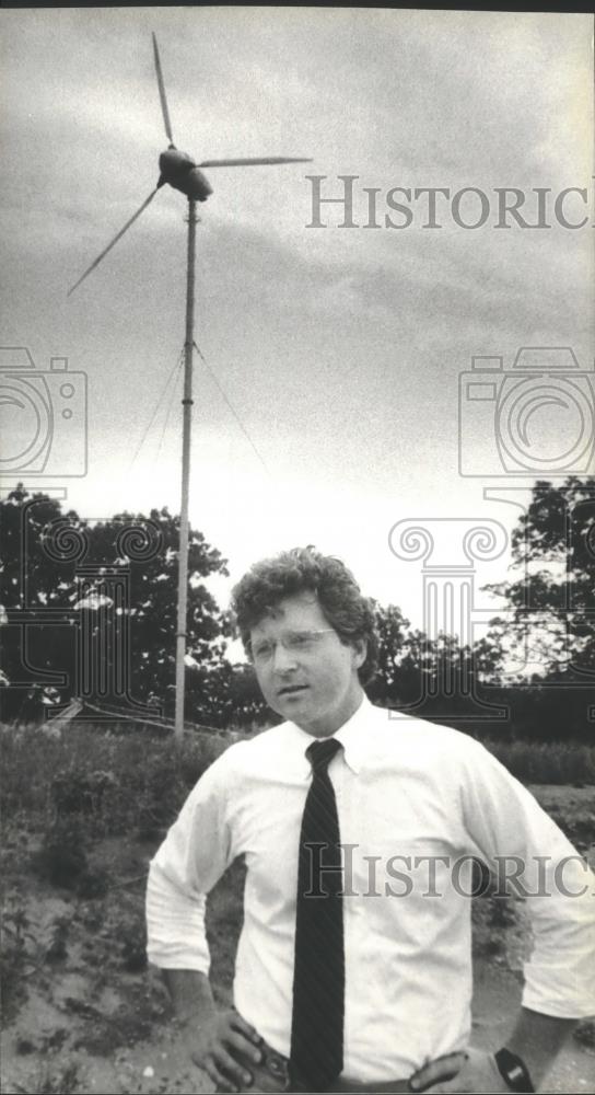 1981 Press Photo Hans Meyer, President of Windworks Incorporated at East Troy - Historic Images