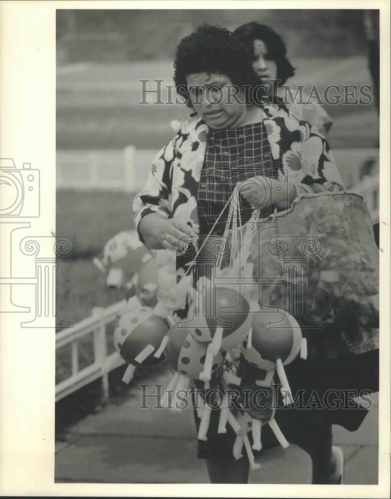 1987 Press Photo Street Vendor in Mexico City - mjb33429 - Historic Images