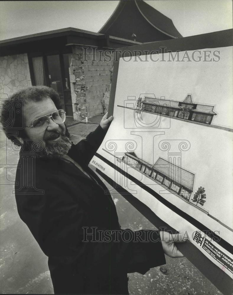 1980 Press Photo Reverend Ellsworth Freyer holds drawings in Mequon, Wisconsin - Historic Images