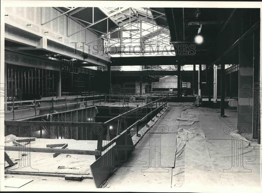 1986 Press Photo Renovation on food court area at Mayfair Mall.  - mjb34497 - Historic Images