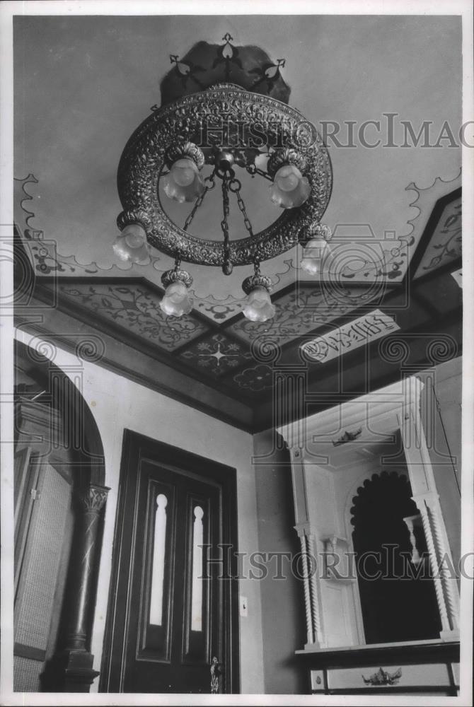 Press Photo Chandelier at the Victorian Robert Machek Home - mjb35690 - Historic Images