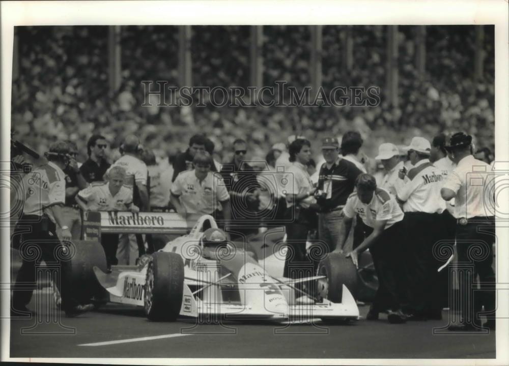 1997 Press Photo Race Driver Rick Mears prepares for Miller Genuine Draft 200 - Historic Images