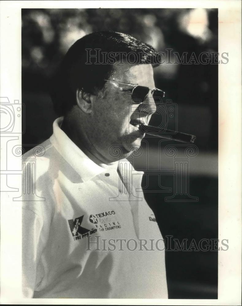 1992 Press Photo Carl Haas, United States Auto Racer, Smokes Cigar - mjb37052 - Historic Images