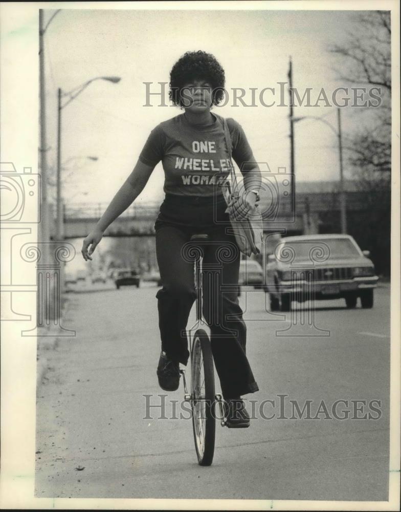 1983 Press Photo Wisconsin unicyclist, Jameela Razaa - mjb39303 - Historic Images