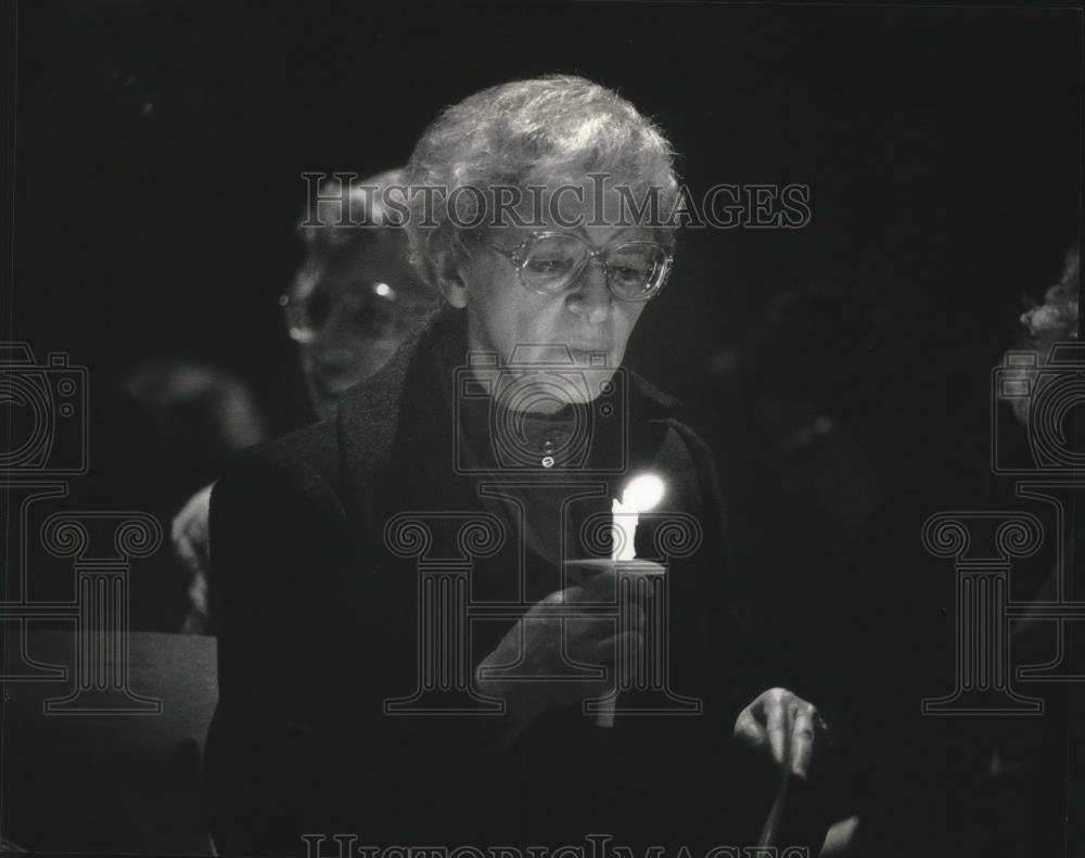1992 Press Photo Sister Joan Stanczak renews her vows  during mass - mjb40017 - Historic Images
