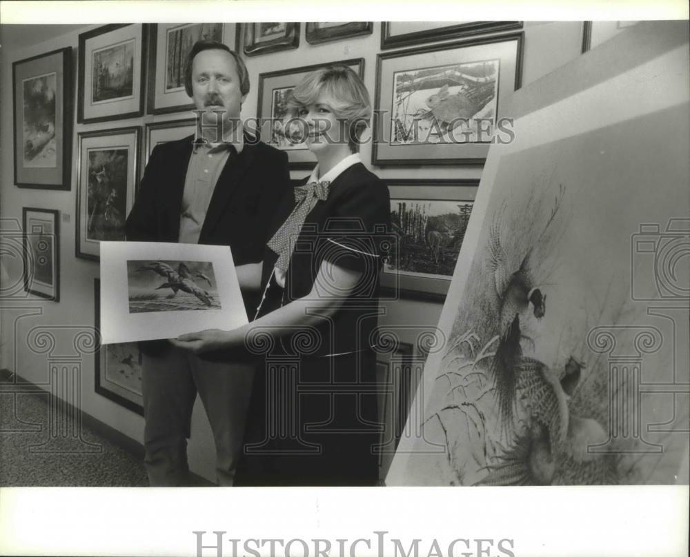 1982 Press Photo Frank and Nancy Pum, owners of Pinewood Galleries, Greenfield - Historic Images