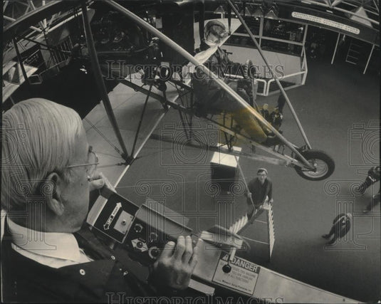 1987 Press Photo Workers Install Plane Replica In Mitchell Airport In Milwaukee - Historic Images