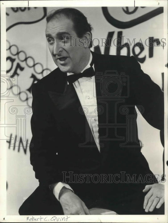 Press Photo Bob Quint having a conversation, Milwaukee - mjb42382 - Historic Images