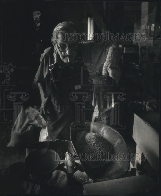 Press Photo Przybyla Carefully Weighs the Seed at Przybyla Bros. Feed - Historic Images