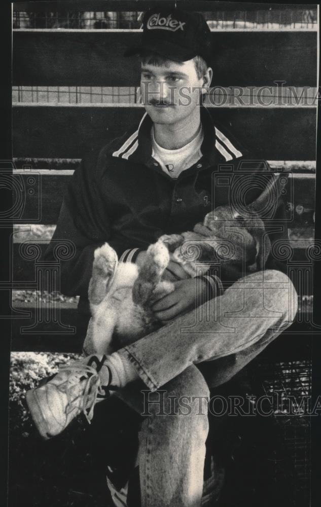 1992 Press Photo Todd Brey and &quot;Kay&quot; a French lop at The Rabbit Show, Jefferson - Historic Images