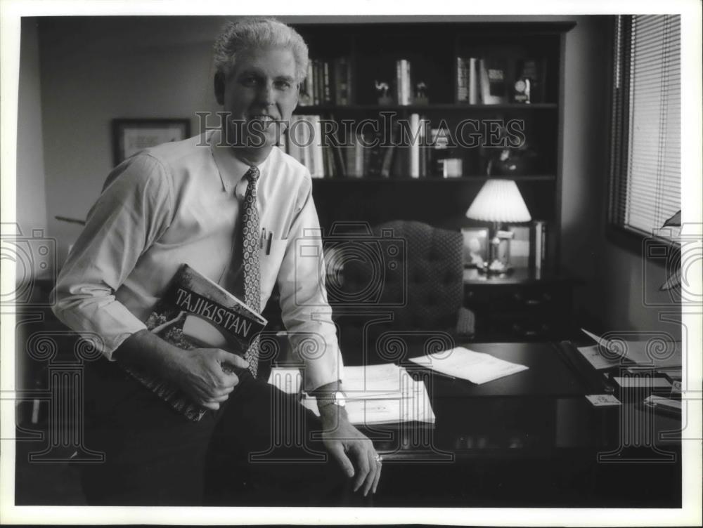1993 Press Photo Arn Quakkelaar of the Quakkelaar Group, Brookfield, Wisconsin - Historic Images
