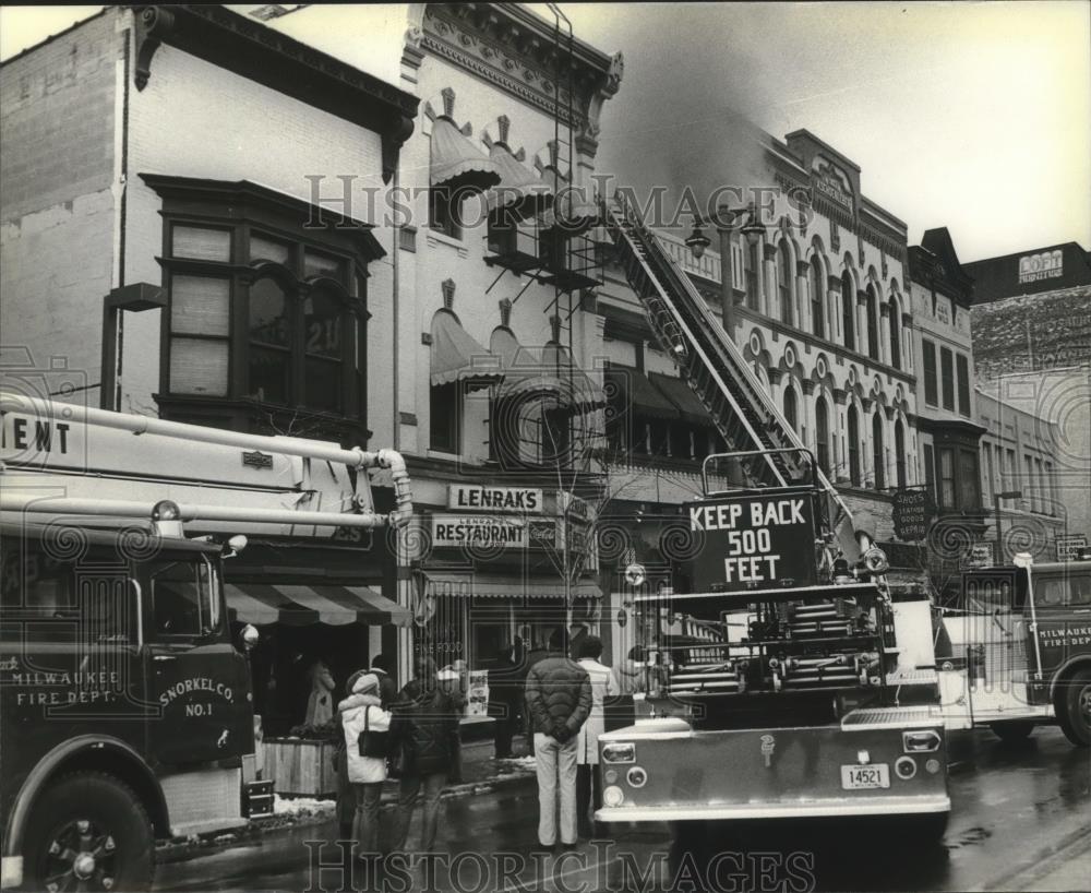 1981 Press Photo Milwaukee Fire department fighting a blaze - mjb43054 - Historic Images