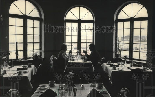 1986 Press Photo Elegant dining at Wilson House Restaurant. Restaurant-Wisconsin - Historic Images