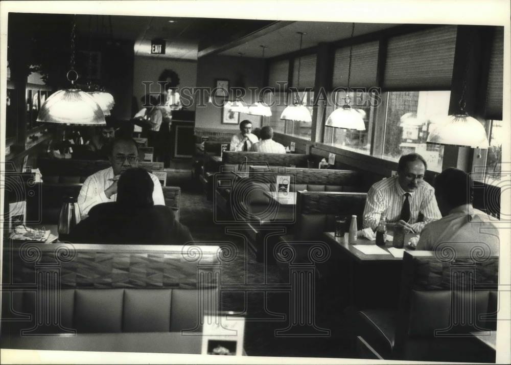 1980 Press Photo Perkins Restaurant, Brookfield, Wisconsin - mjb43297 - Historic Images