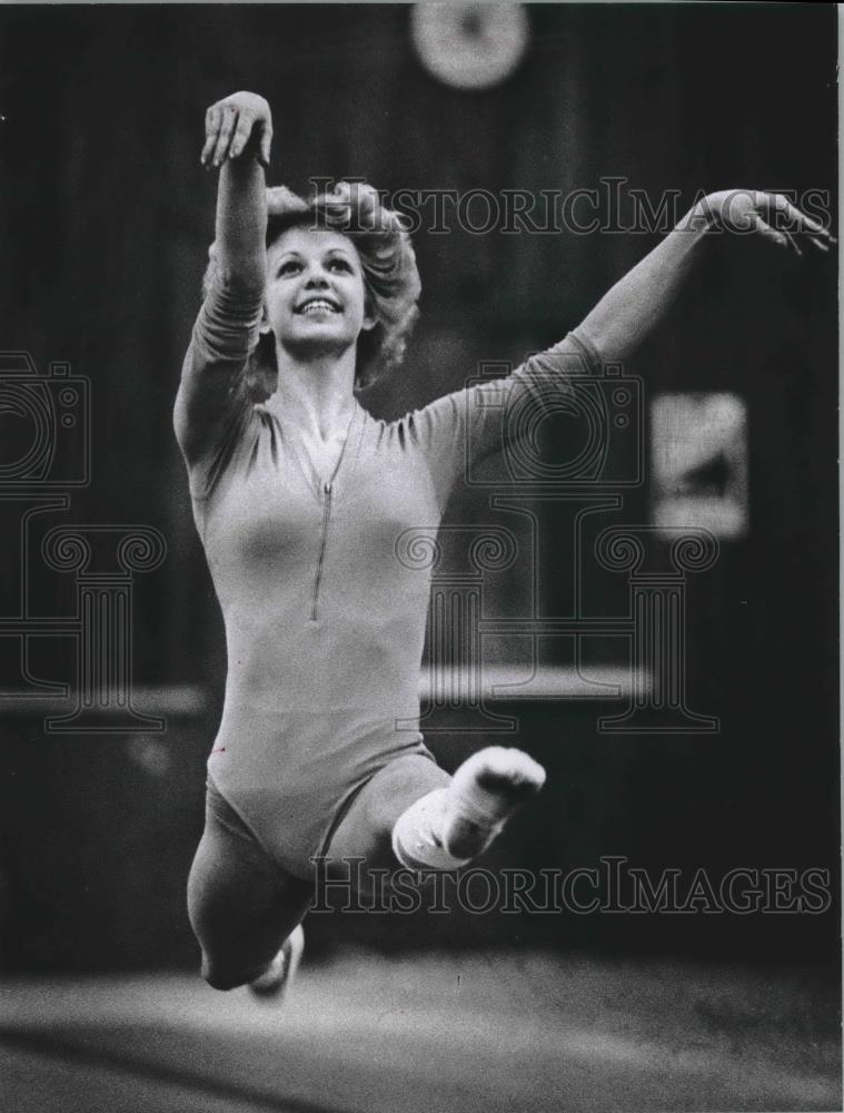 1978 Press Photo Nancy Rhinesmith Developing Floor Routine, Brookfield East - Historic Images