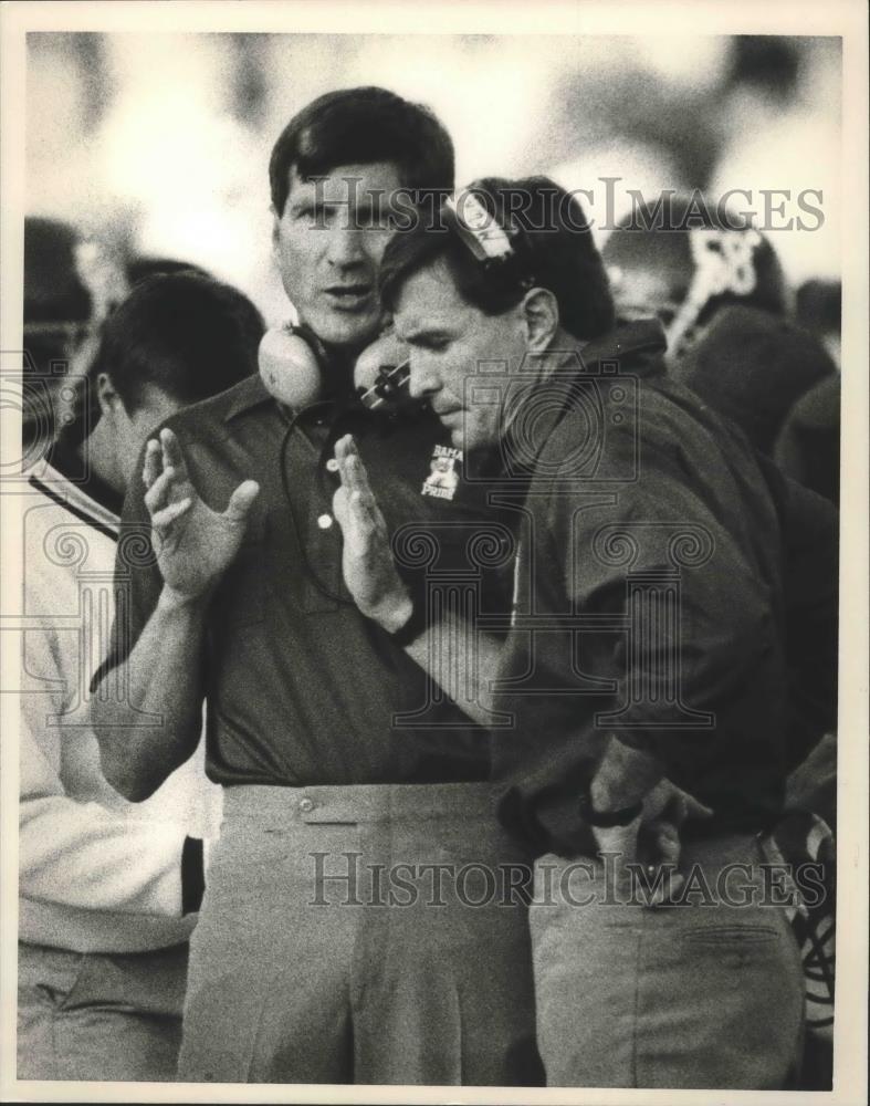 1988 Press Photo Alabama Head Football Ch Bill Curry During Game With Auburn - Historic Images