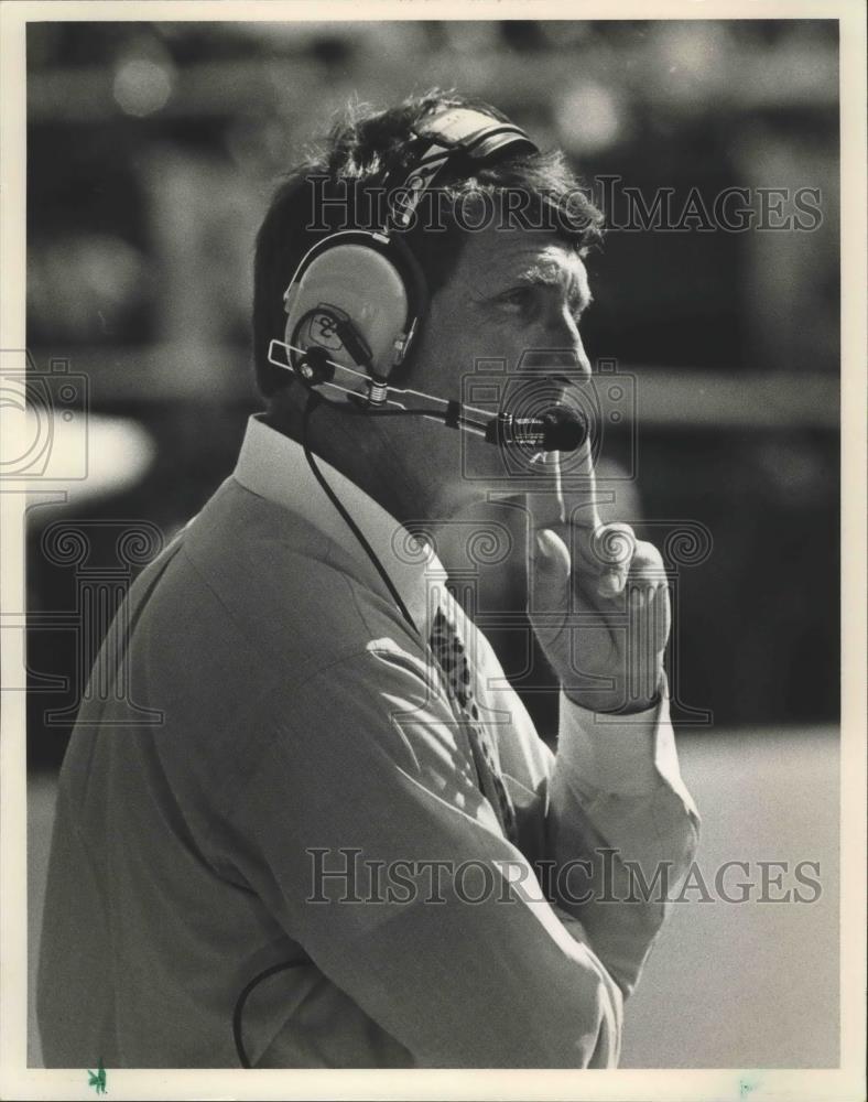 Press Photo University Of Alabama Head Football Ch Ray Perkins With Headset - Historic Images