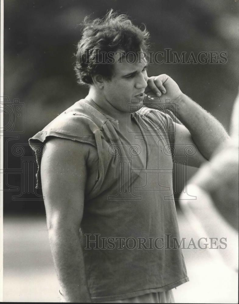 1982 Press Photo University Of Alabama Football Team&#39;s Star Tackle Bob Cayavec - Historic Images