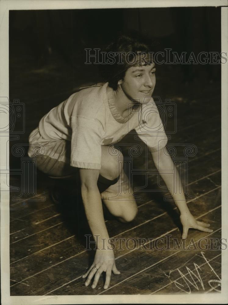 1923 Press Photo Marion McCartie of Valcour Club of Athletes 60 yard dash record - Historic Images