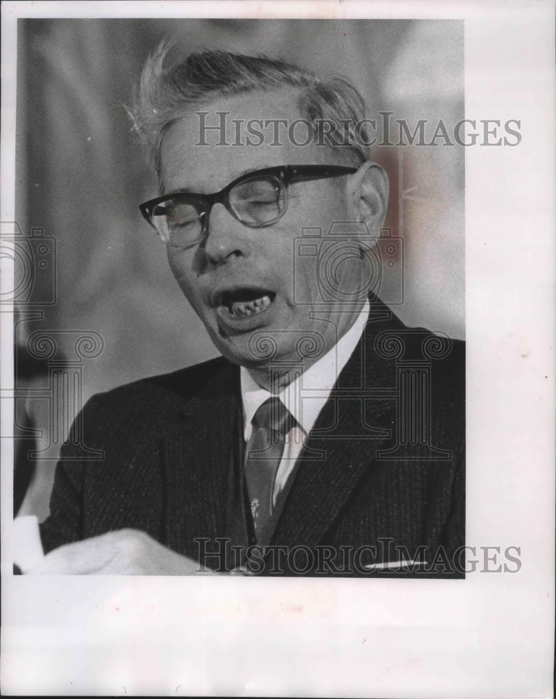 Press Photo Herbert Rheingans spoke to board about "excessive taxation" - Historic Images
