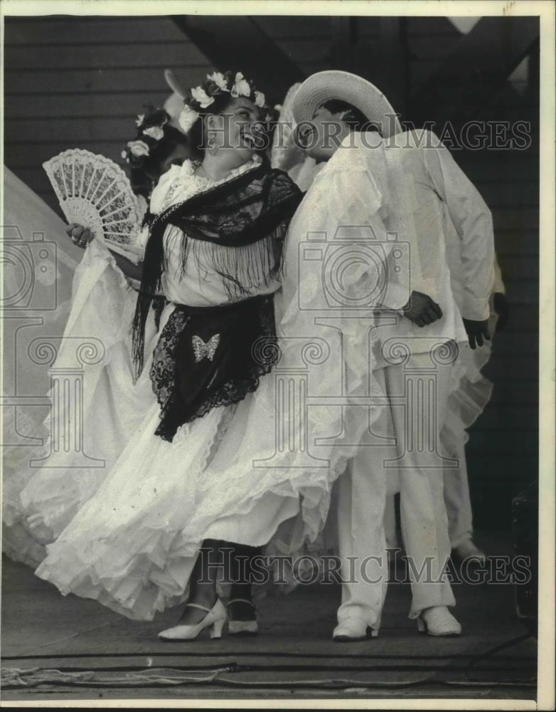 1985 Press Photo Fiesta Mexicana, Mexican music, dancing and food, Milwaukee - Historic Images