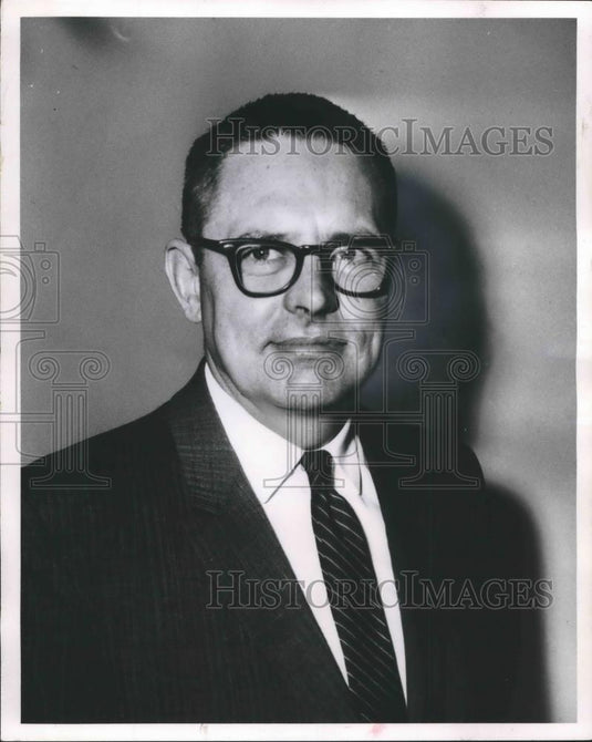 Press Photo Loyal Meek, Editorial Writer at Milwaukee Sentinel Newspaper - Historic Images
