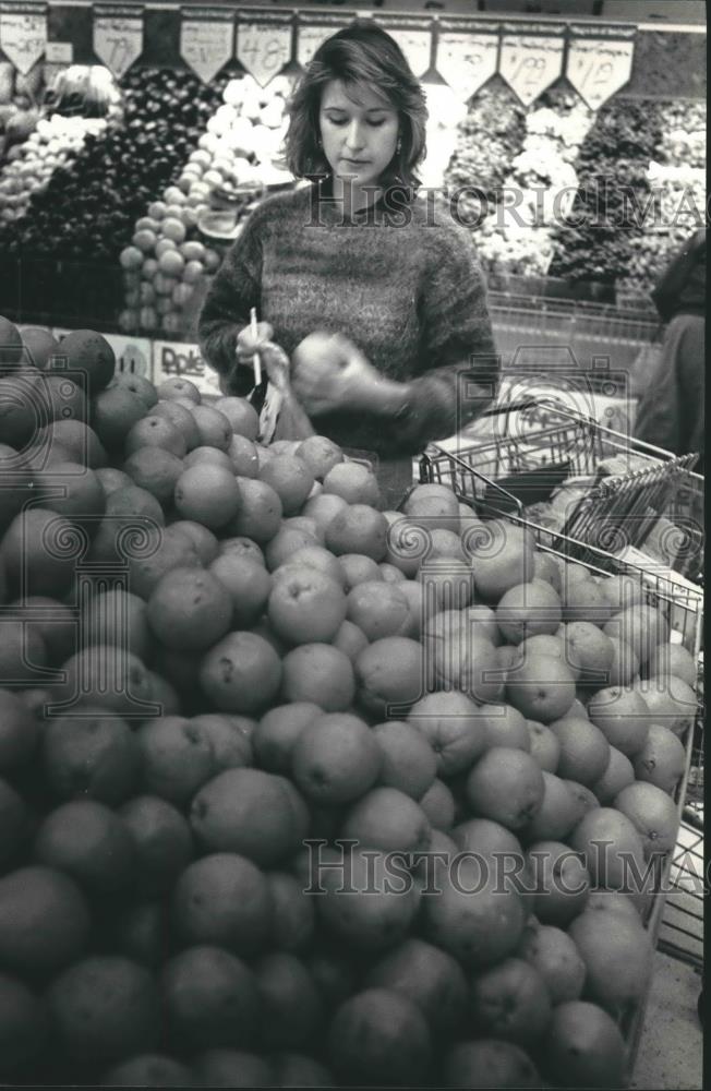1987 Press Photo Ann Holt founder of Groceries on the Go in Milwaukee, Wisconsin - Historic Images
