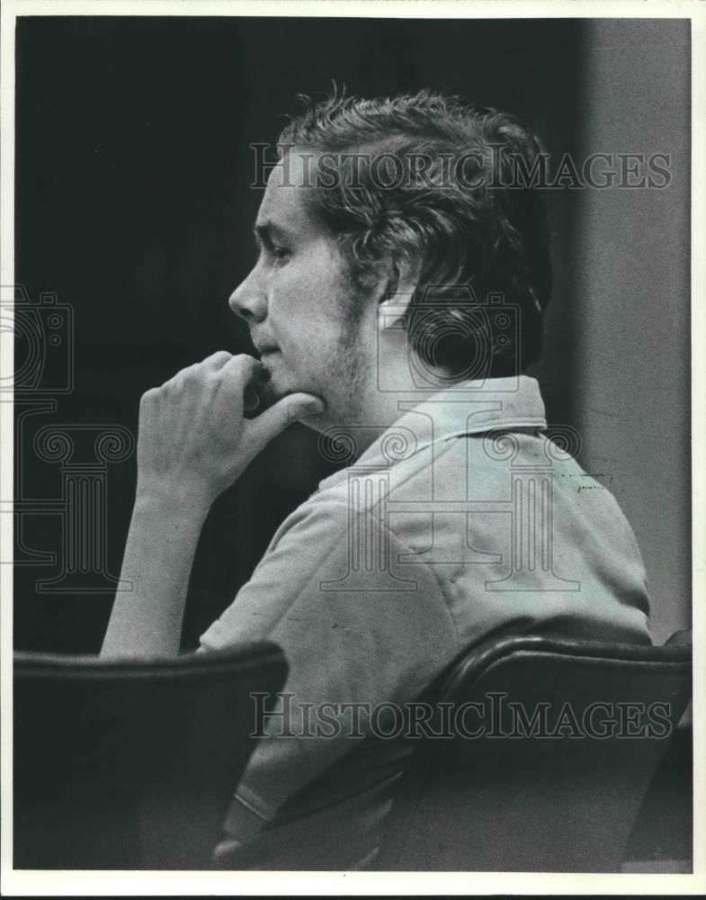 1981 Press Photo Michael Gregory, in courtroom charged with murder, Milwaukee. - Historic Images