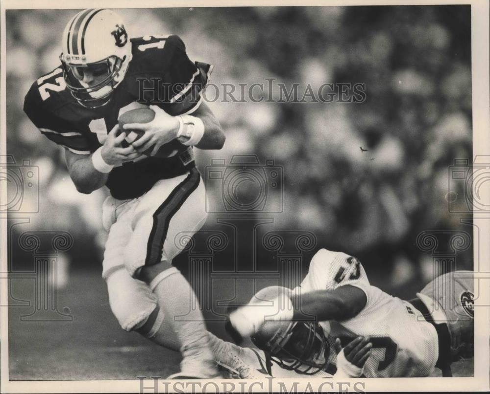 1987 Press Photo Auburn University Football Player Eludes Florida State Tackler - Historic Images