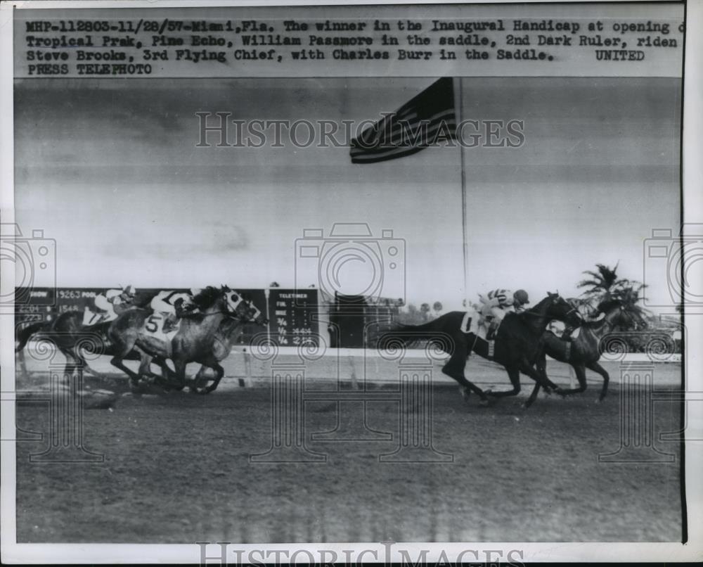 1957 Press Photo Tropical Park with Wm Passmore Winner in Inaugural Handicap - Historic Images