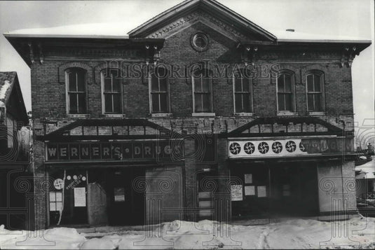 1979 Press Photo Building stands at South 11th street in Milwaukee, Wisocnsin - Historic Images