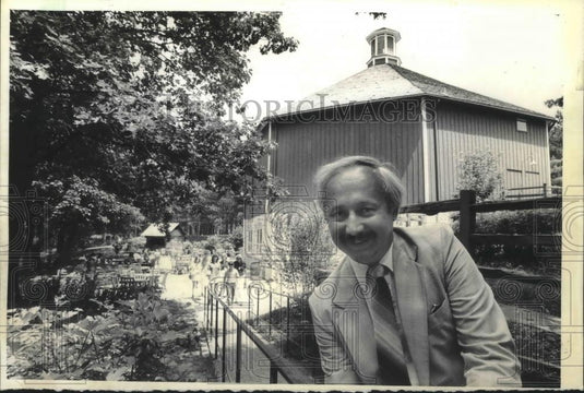 1983 Press Photo John Harbour, Director of Old World Wisconsin - mjb47988 - Historic Images