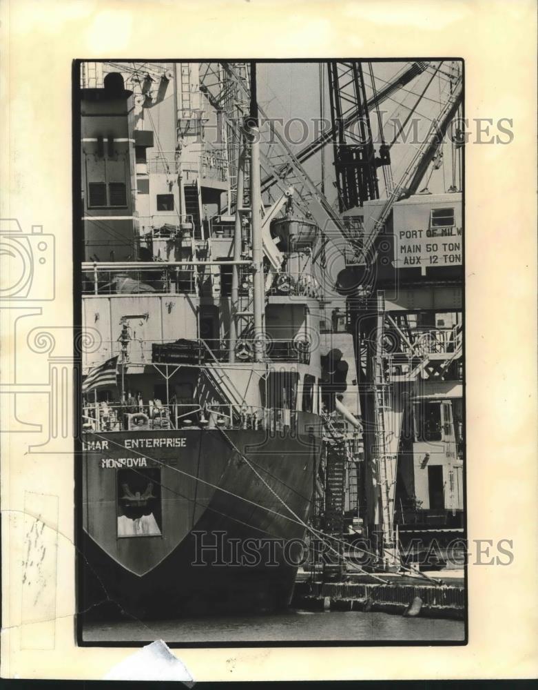 1981 Press Photo Big Cargo Freighters In The Port Of Milwaukee  - mjb48246 - Historic Images
