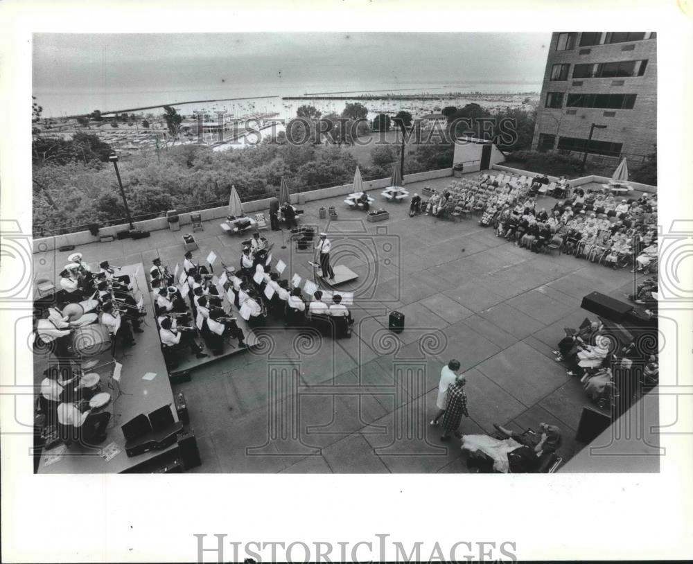 1982 Press Photo Milwaukee Police band played at St. John's Home of Milwaukee - Historic Images