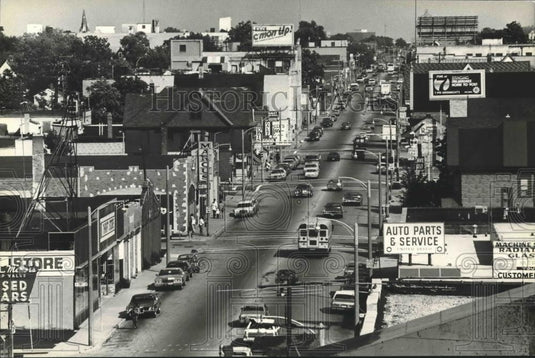 1980 Press Photo A busy street along North Avenue, Milwaukee, Wisconsin. - Historic Images
