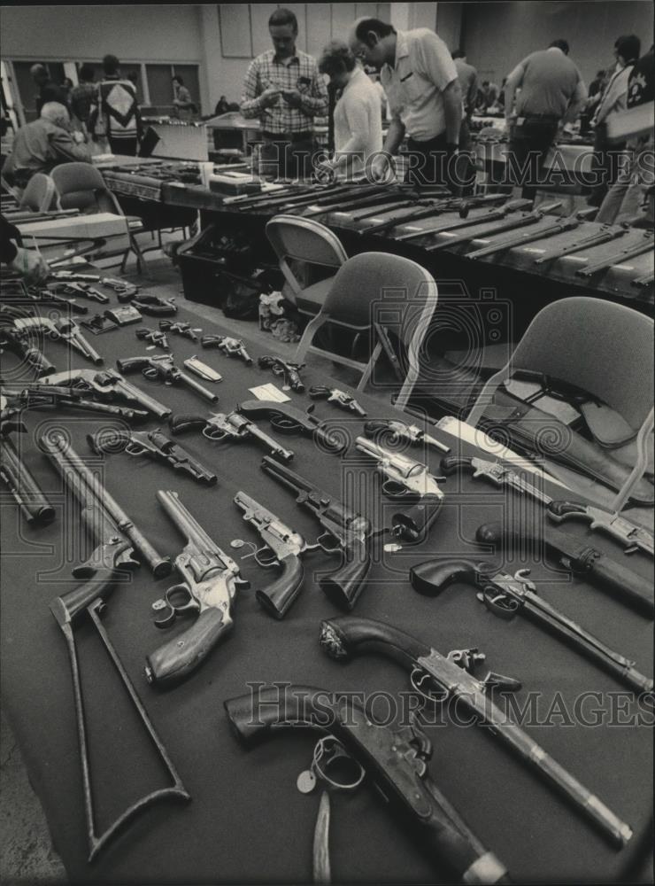 1985 Press Photo Photo of Guns - mjb49882 - Historic Images