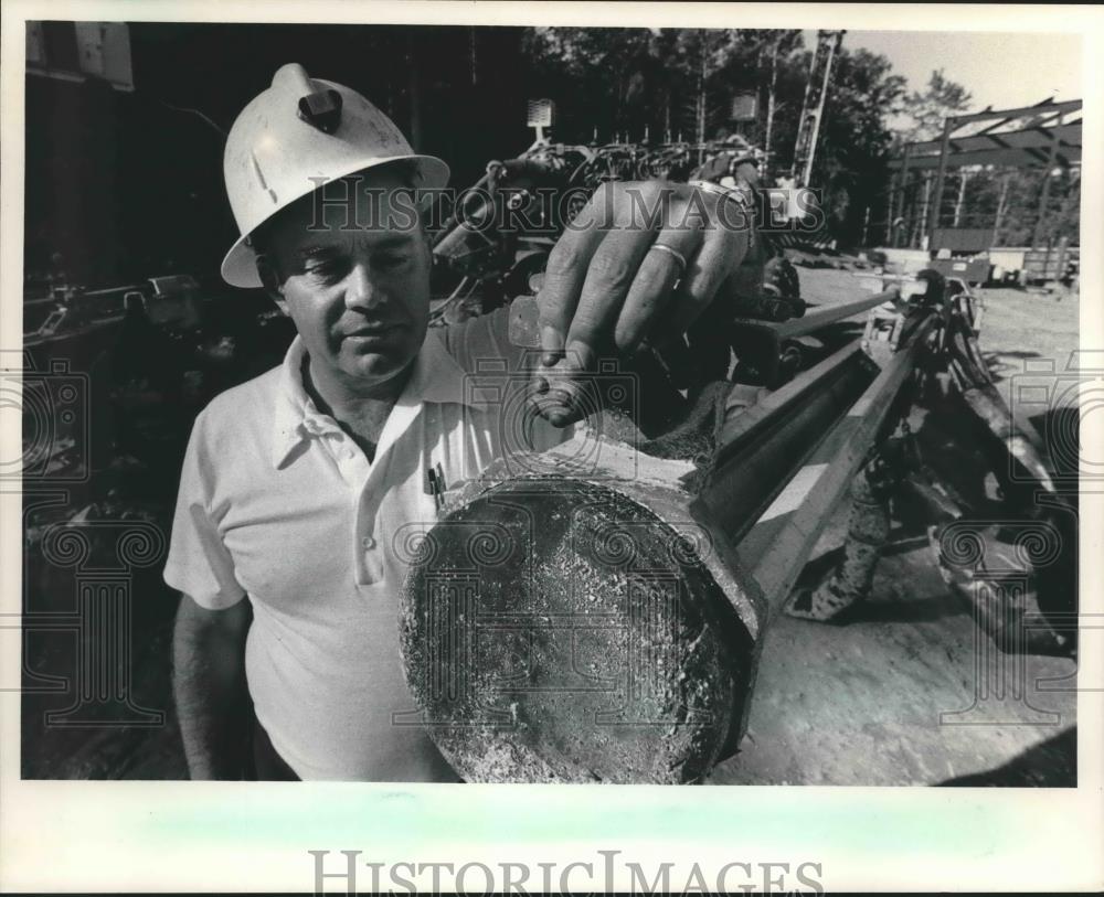 1983 Press Photo Director of Mining Albert C. Walkup checks bits at Bell Calahan - Historic Images