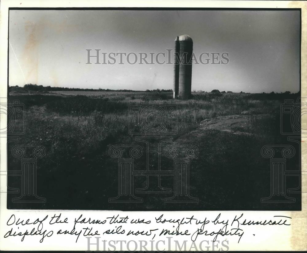 1982 Press Photo An old farm sil now sits on property bought by mine, Wisconsin. - Historic Images